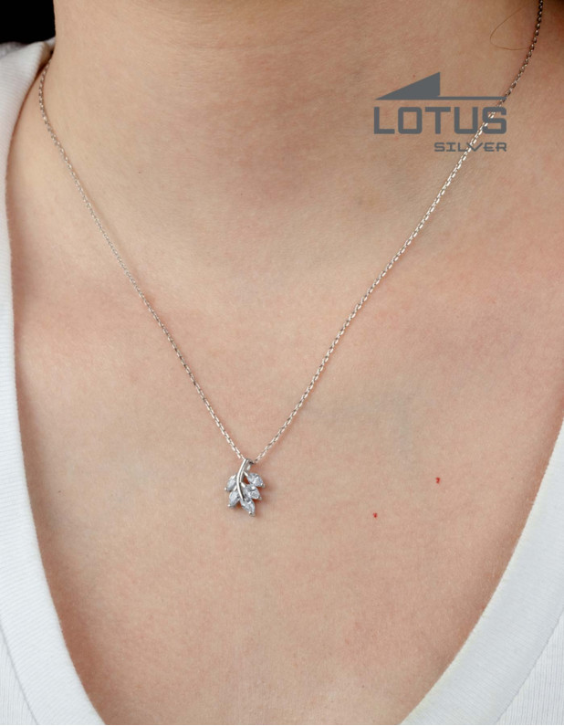 LOTUS Silver Necklace 